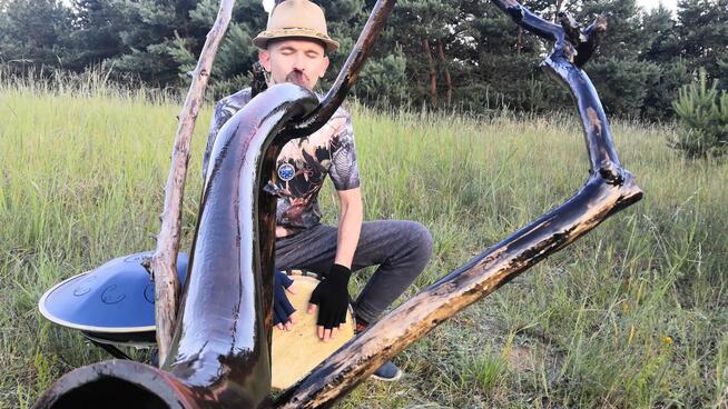 Koncert połączony z improwizacją teatralną, rav drum
