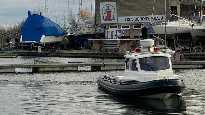 Wynajem łodzi motorowej techniczno-patrolowej PARKER RIB 750