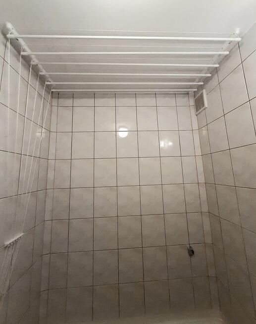 Monter SUSZARKI sufitowej do suszenia prania.