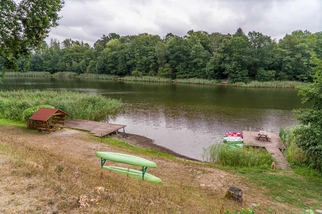 Domki wczasowe nad jeziorem z basenem