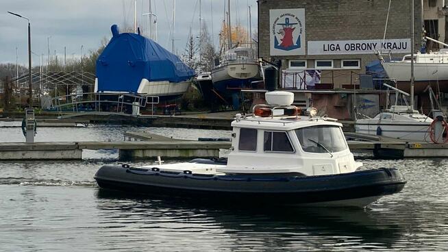 Wynajem łodzi motorowej techniczno-patrolowej PARKER RIB 750