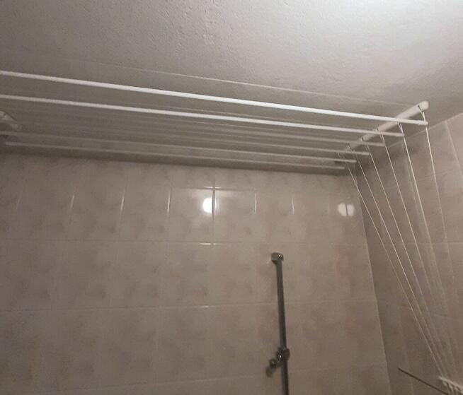 Monter SUSZARKI sufitowej do suszenia prania.