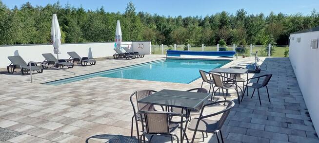 Domki wczasowe nad jeziorem z basenem