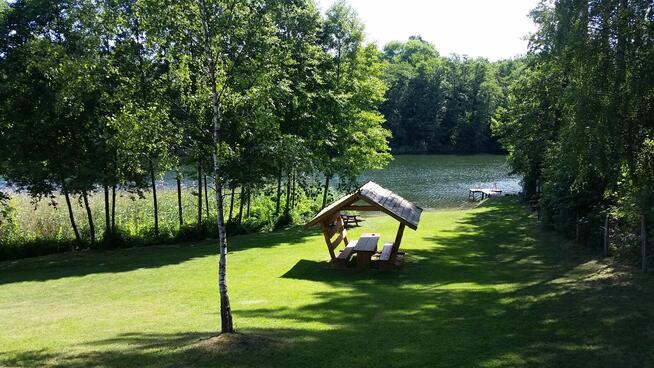 Domki wczasowe nad jeziorem z basenem