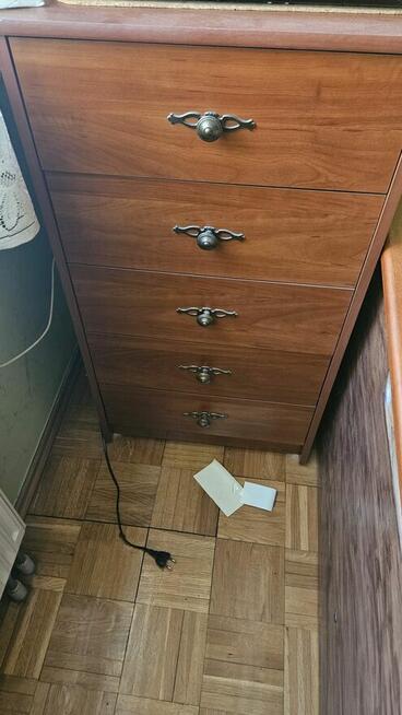 Sprzedam meble niezniszczone.