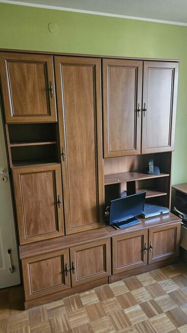 Sprzedam meble niezniszczone.