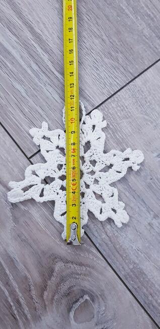 Zestaw starych szydełkowych ozdób na choinkę