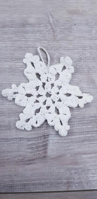 Zestaw starych szydełkowych ozdób na choinkę