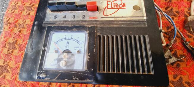 Prostownik samochodowy