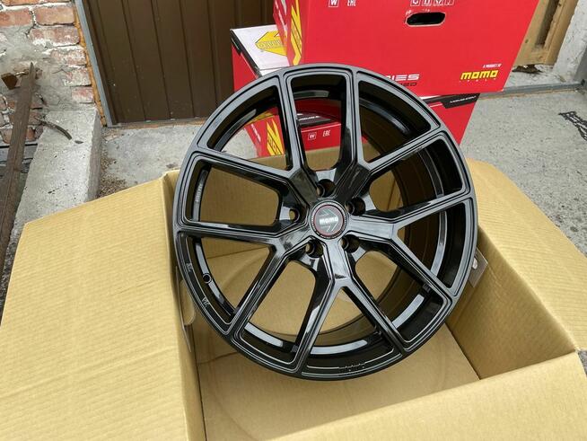 Momo RF-01 8,5x19 5x112 et30 czarny błysk