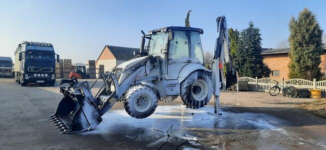 Usługi koparko-ładowarką