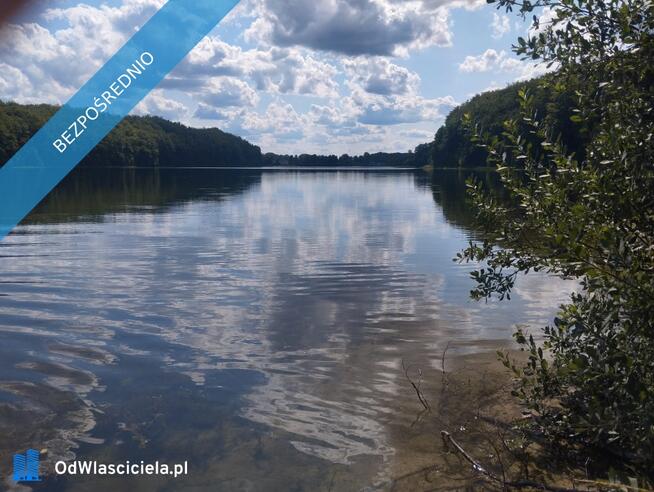 Dom położony bezpośrednio nad prywatnym jeziorem na Kaszubach