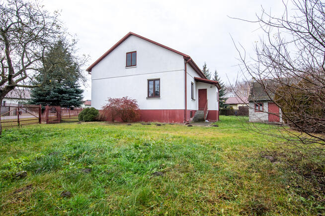 Nieruchomość z domem, gospodarstwem, lasem i polem