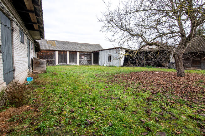 Nieruchomość z domem, gospodarstwem, lasem i polem