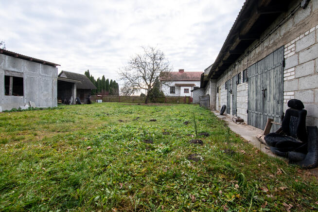 Nieruchomość z domem, gospodarstwem, lasem i polem
