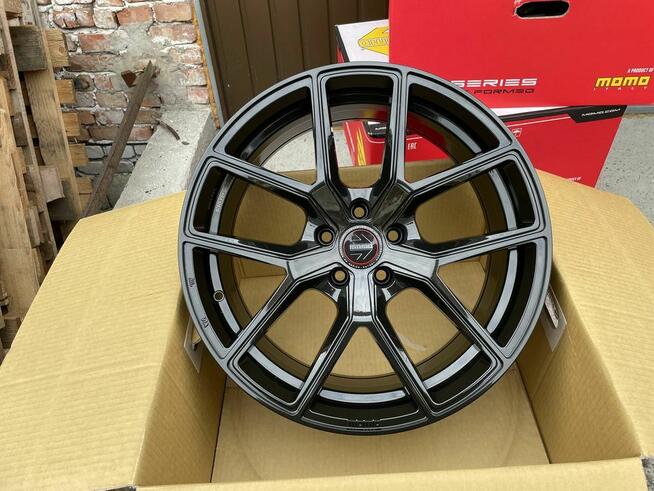Momo RF-01 8,5x19 5x112 et30 czarny błysk
