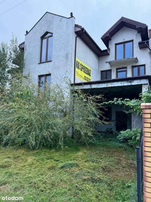 Budynek mieszkalno - usługowy.