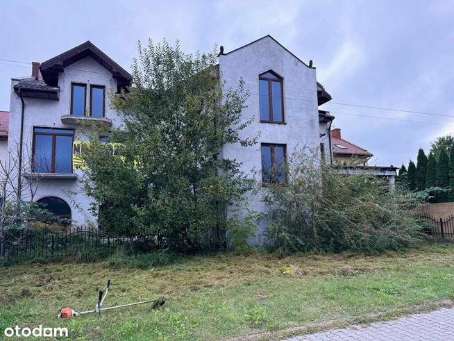 Budynek mieszkalno - usługowy.