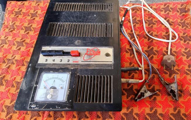 Prostownik samochodowy