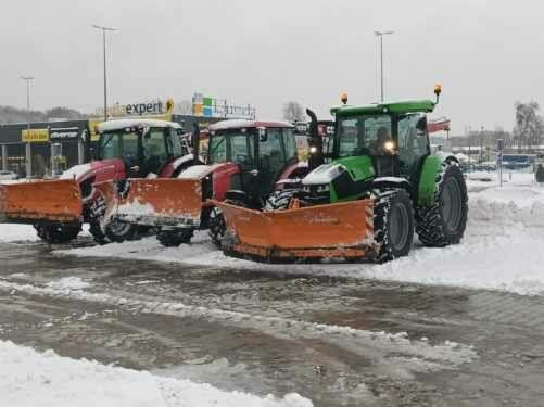Odśnieżanie parkingów, centrum handlowych, dróg gminny
