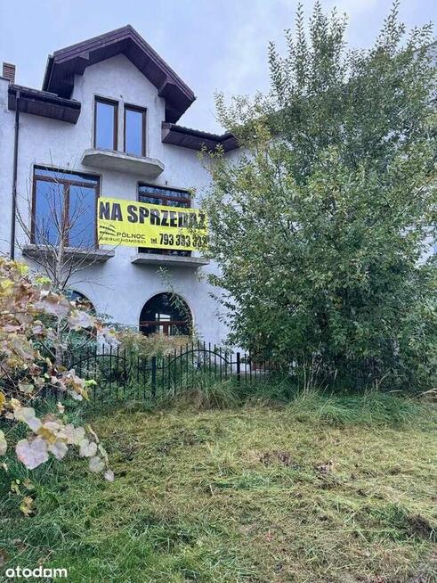 Budynek mieszkalno - usługowy.