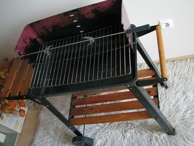 Ogrodowy grill węglowy BBQ na kółkach, 5 poziomów, półki