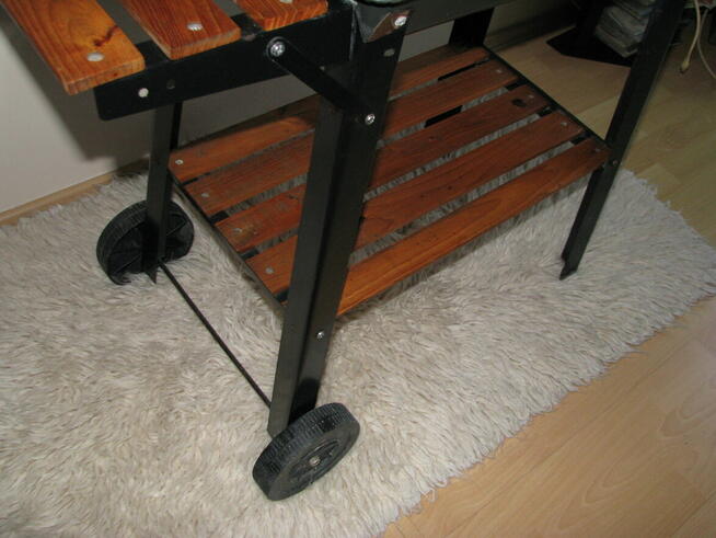 Ogrodowy grill węglowy BBQ na kółkach, 5 poziomów, półki