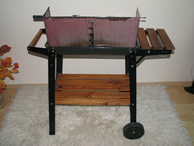 Ogrodowy grill węglowy BBQ na kółkach, 5 poziomów, półki