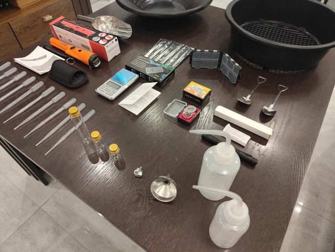 Zestaw do płukania złota - Miska, sito, lupa, waga, detektor