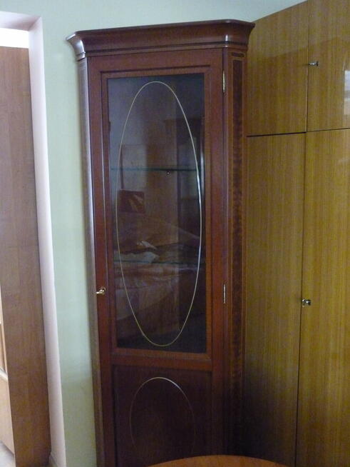 Witryna narożna, kolor machoń