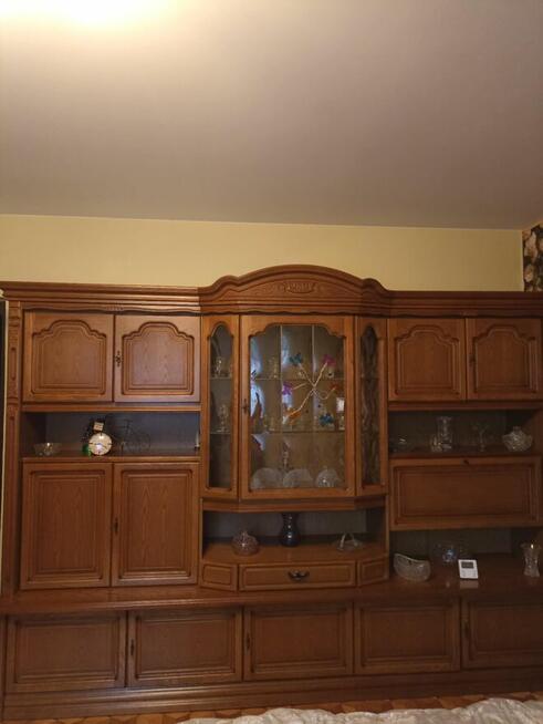 Sprzedam regał dębowy.