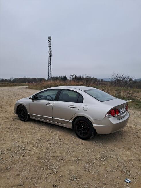 Sprzedam HONDA CIVIC 1. 8 benzyna 140km Polski salon 2007r