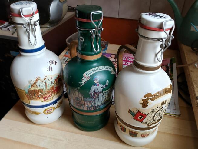 Piękne duże butle ozdobne.