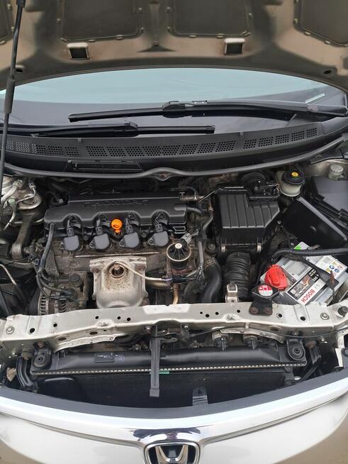Sprzedam HONDA CIVIC 1. 8 benzyna 140km Polski salon 2007r
