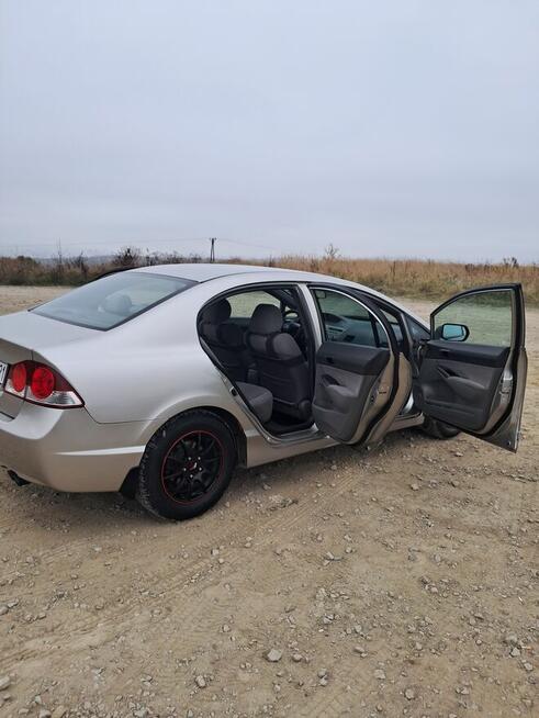 Sprzedam HONDA CIVIC 1. 8 benzyna 140km Polski salon 2007r
