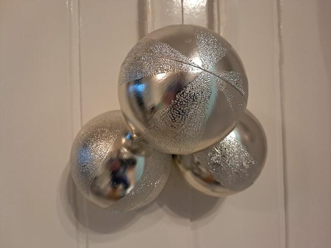 Bombki choinkowe srebrne, duże (3 szt.), do sprzedania