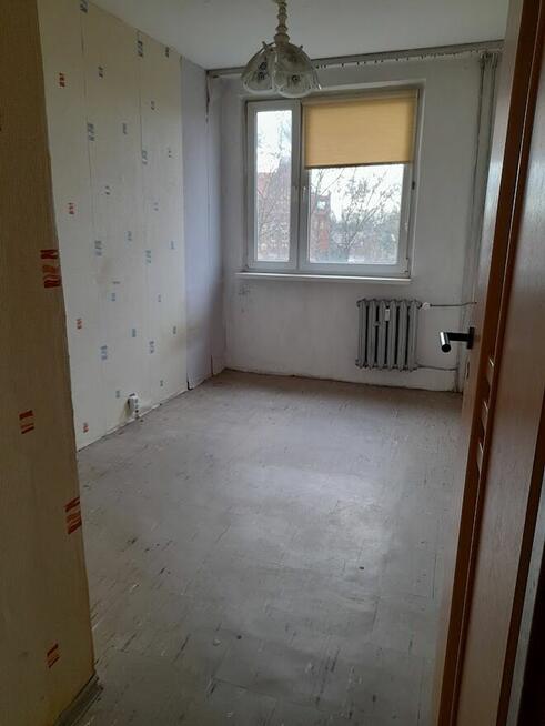 5-pokojowe mieszkanie z balkonem do remontu