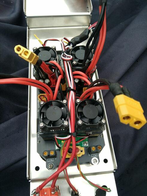 Lutowanie, montaż elektroniki, montaż akumulatorów.