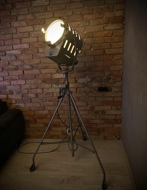 Lampa Loft podłogowa oświetlenie planu filmowego PRL 1963r