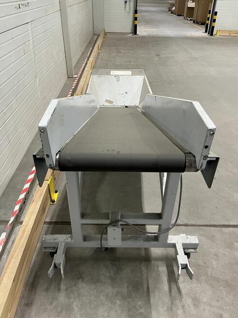 Konwojer taśmowy unoszony