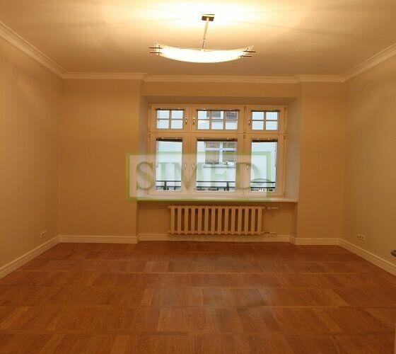 Zabytkowa kamienica , Centrum , recepcja, metro