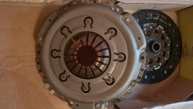 Tarcza sprzęgła z dociskiem