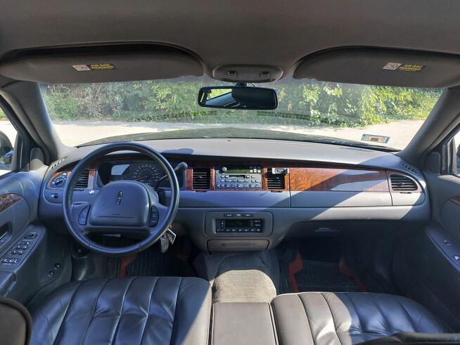 Auto do Ślubu Lincoln Town Car 4.6 V8 ( 6 Osobowy )