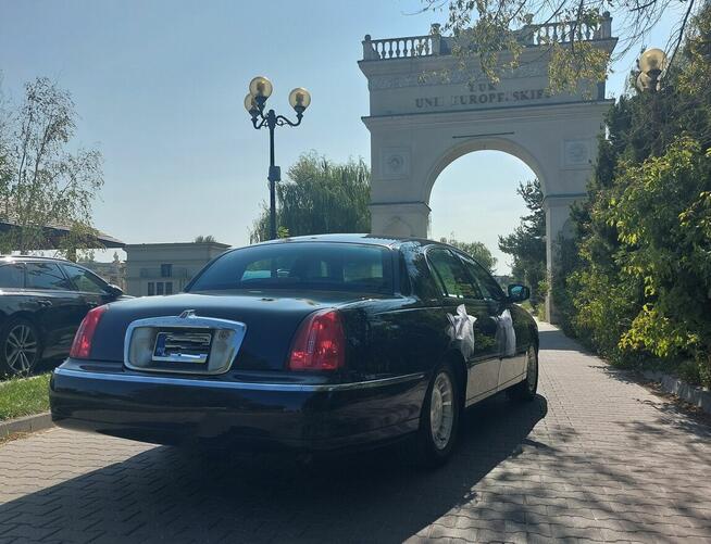Auto do Ślubu Lincoln Town Car 4.6 V8 ( 6 Osobowy )