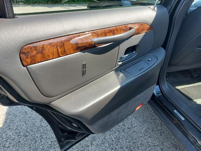 Auto do Ślubu Lincoln Town Car 4.6 V8 ( 6 Osobowy )