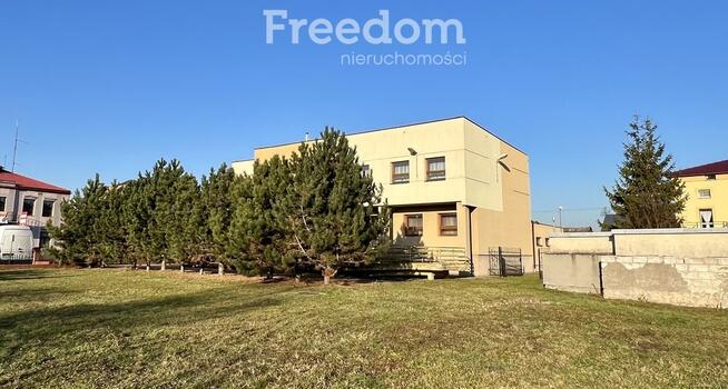 Funkcjonalny budynek w centrum Koniecpola