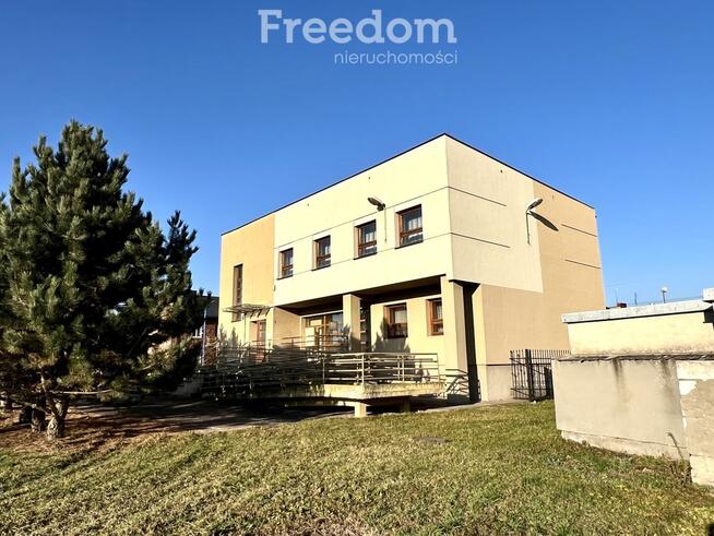 Funkcjonalny budynek w centrum Koniecpola