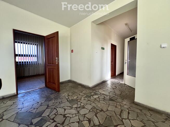 Funkcjonalny budynek w centrum Koniecpola