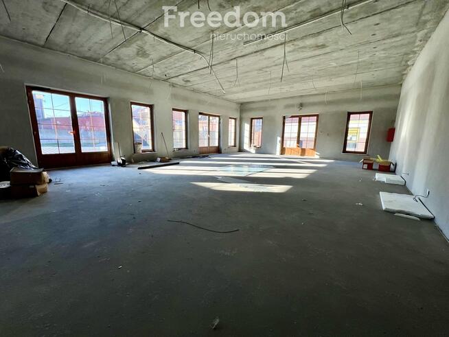 Nowoczesny lokal usługowy w centrum Koniecpola!