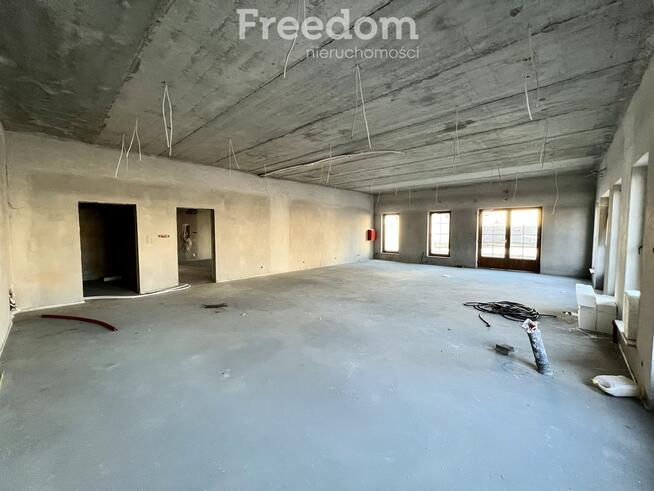 Nowoczesny lokal usługowy w centrum Koniecpola!